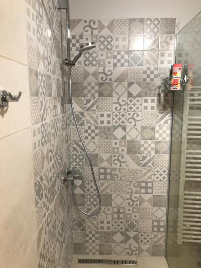 نوفي ساد Petlov Salas Rooms المظهر الخارجي الصورة